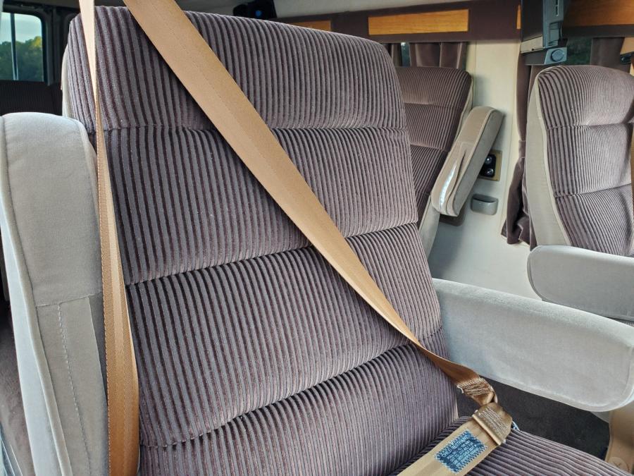Интерьер Chevrolet G20 Conversion Van  (CG21305) 1988 года  (фото 214 из 257)